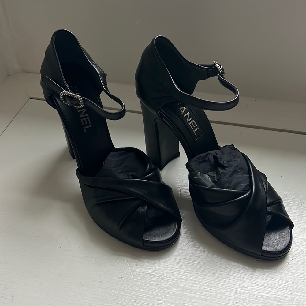 CHANEL Black High Heels size 38